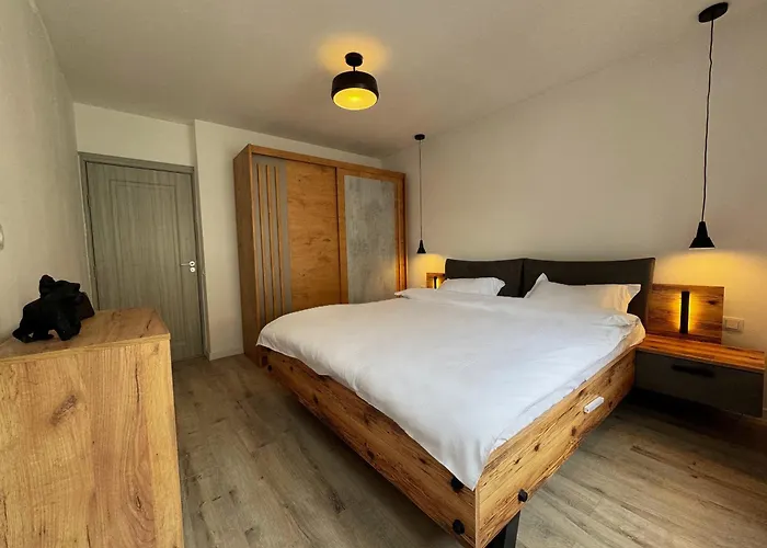 Rhapsody Home - Urban Quiet Area With Parking&King Bed&Balcony