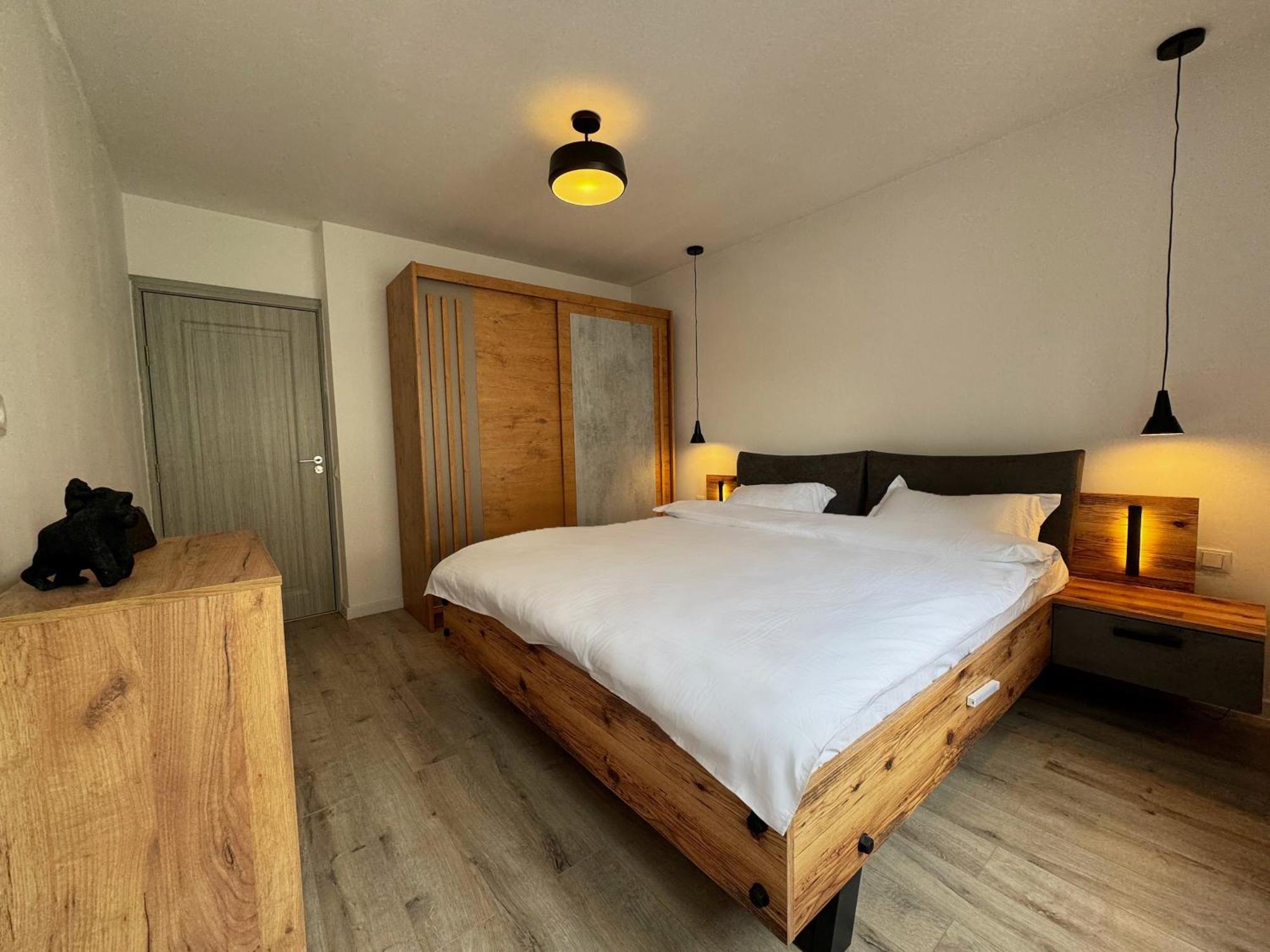 Rhapsody - Urban Quiet Area With Parking&king Bed&balcony Apartamento