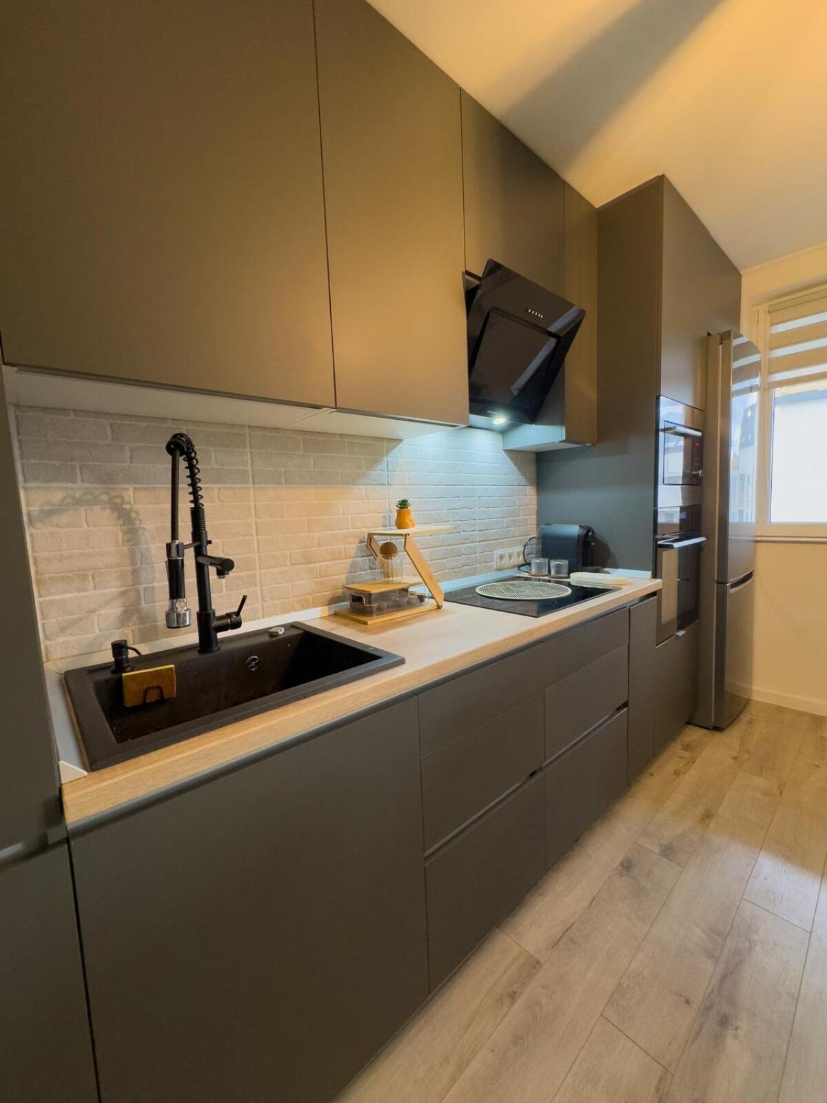 Apartamento Rhapsody - Urban Quiet Area With Parking&king Bed&balcony